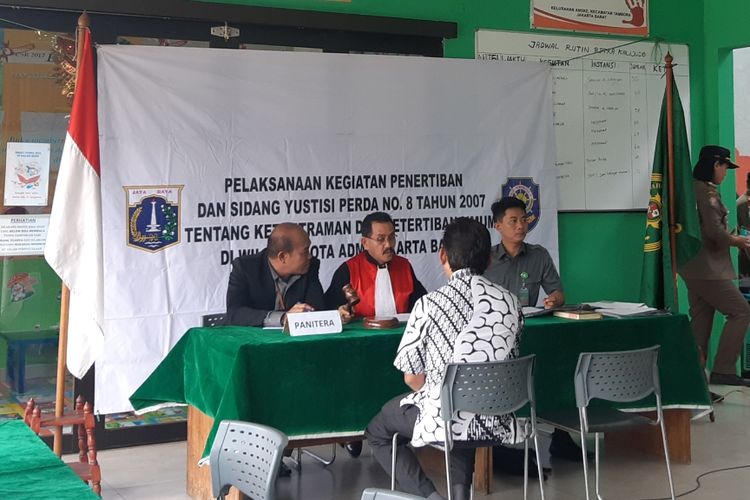 Suasana sidang yustisi di RPTRA Kalijodo, Tambora, Jakarta Barat, Selasa (5/11/2019)