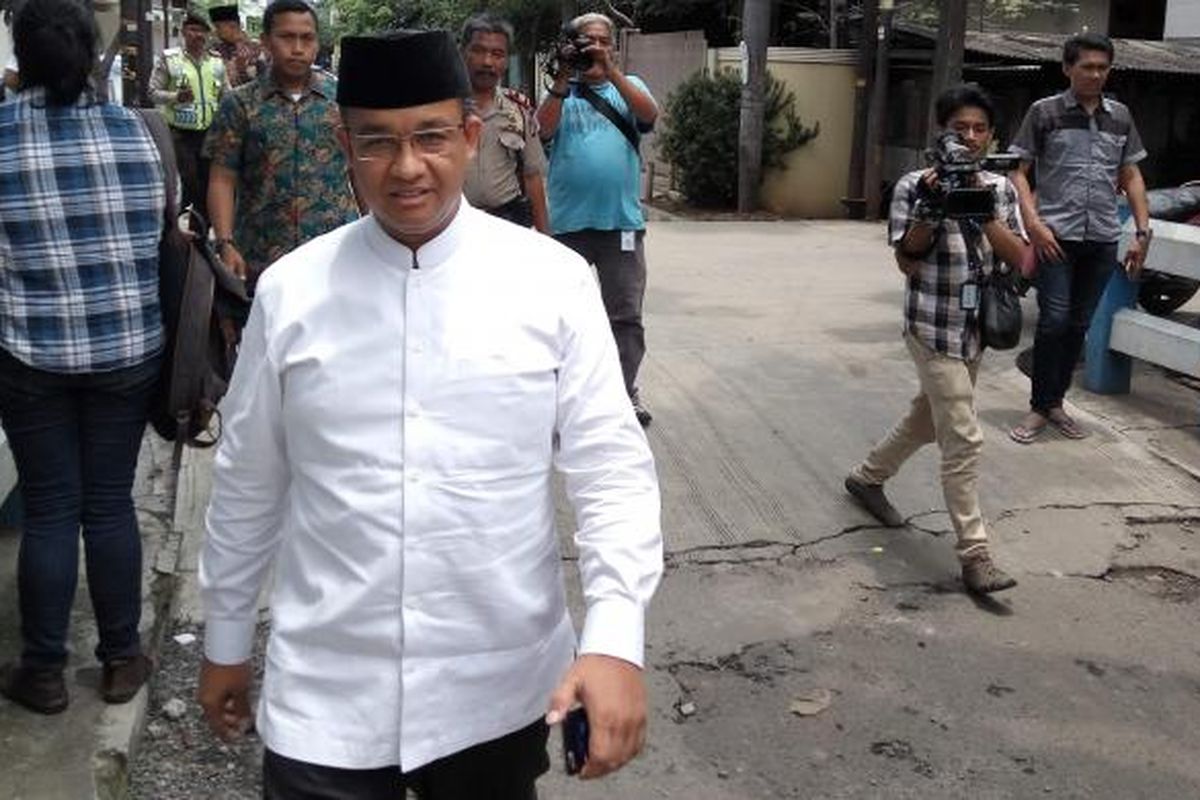 Calon gubernur DKI Jakarta, Anies Baswedan saat di kawasan Kelapa Gading, Jakarta Utara pada Jumat (24/2/2017).