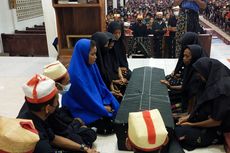 Umat Katolik Manggarai Timur NTT Bawa Ritual Ngore Ngote Saat Misa Jumat Agung