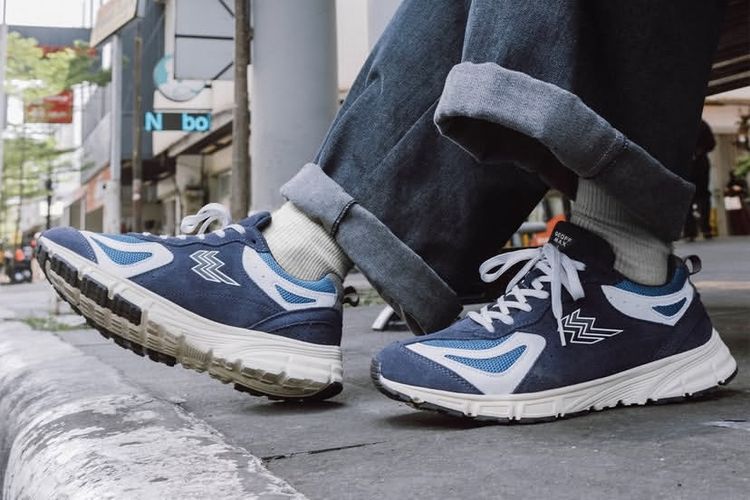 Ilustrasi sneakers dari merek sepatu Geoff Max.
