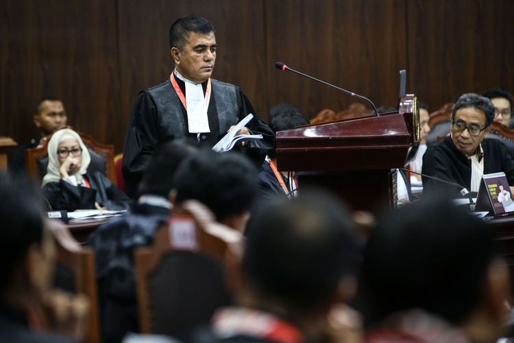 Anggota Tim Hukum pasangan Prabowo Subianto-Sandiaga Uno, Teuku Nasrullah hadir di sidang perdana sengketa pilpres 2019 di Gedung Mahkamah Konstitusi, Jakarta, Jumat (14/6/2019).