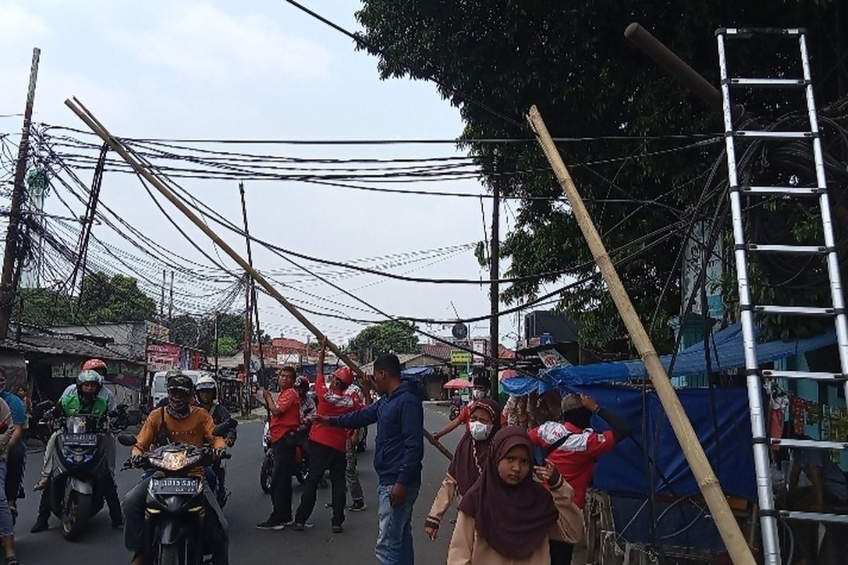 Truk Tabrak Kabel Menjuntai di Kedaung Tangsel Sempat Sebabkan Kemacetan Rabu (27/7/2022)