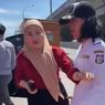 Mobilnya Digembok Dishub karena Parkir di Bahu Jalan, Wanita di Makassar Mengamuk
