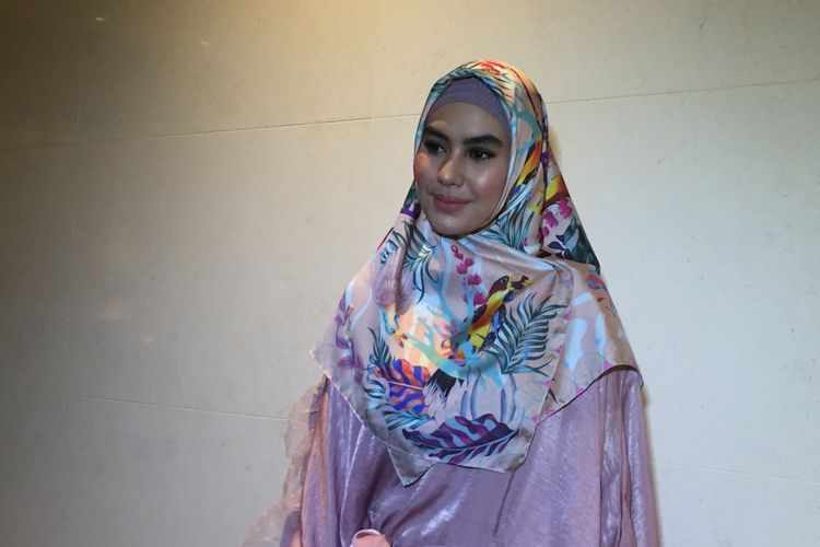 Kartika Putri saat menghadiri sebuah acara di Hotel Fairmont, Jakarta Pusat, Jumat (18/5/2018.