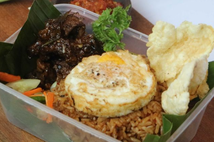 Paket makanan dari Hotel Four Points by Sheraton Jakarta, Thamrin. 