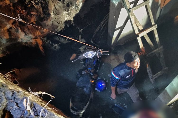 Pasutri Lansia Terperosok ke Gorong-gorong di Surabaya karena Minim Penerangan, Istri Tewas