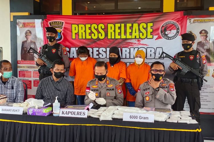 Prescon Polres Nunukan Kaltara terkait pengungkapan 6 kg sabu sabu asal Malaysia yang melibatkan remaja putri berusia 15 tahun
