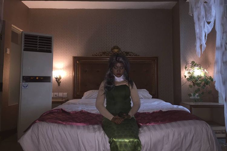 Karakter Nyi Roro Kidul yang ada di atraksi horor Dendam Hotel Palmerah di Twin Plaza Hotel, Jakarta Barat, Jumat (4/11/2022).