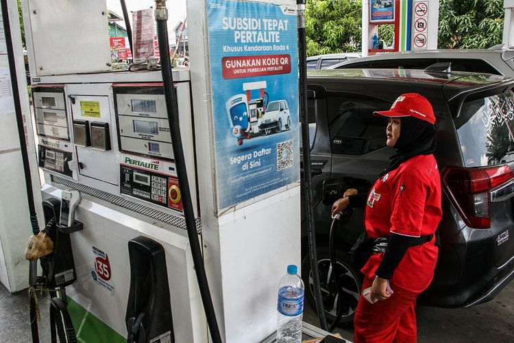 Pelangsir Kuasai SPBU di Kalbar, Wagub Geram: BBM Subsidi Jadi Langka