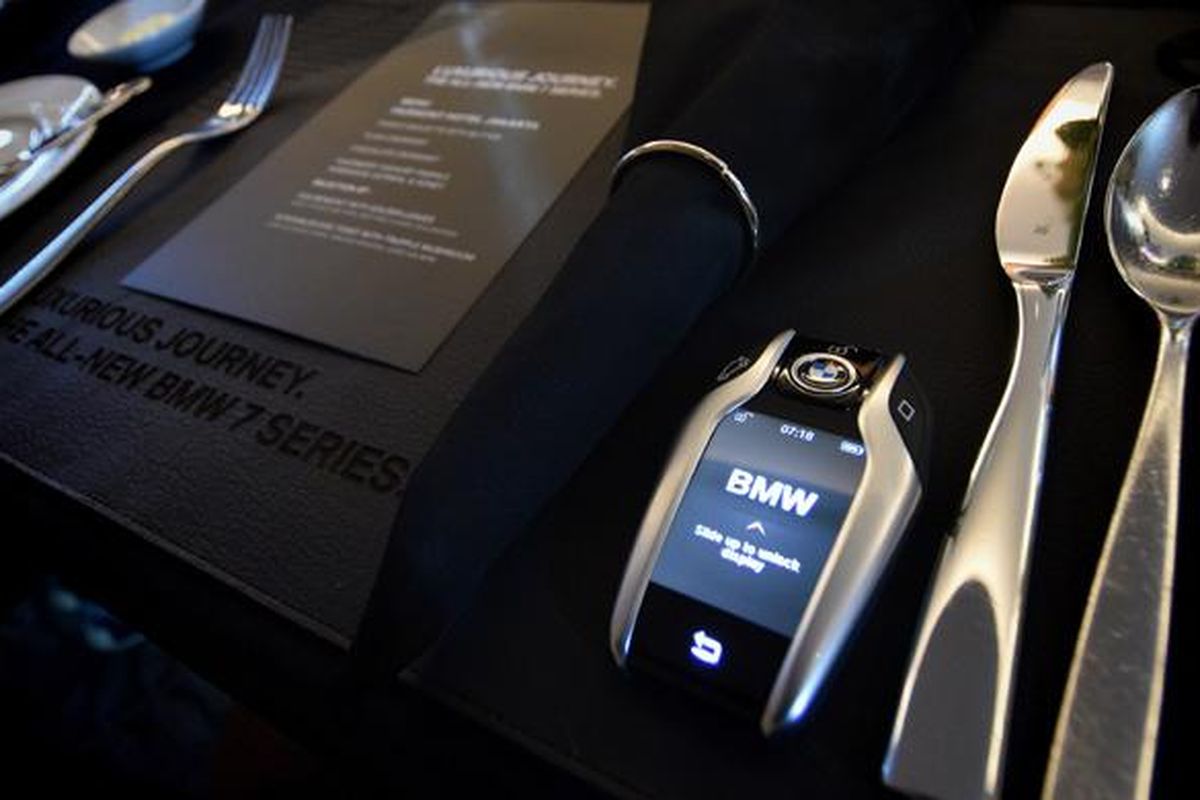 BMW Display Key, bisa memerintah beberapa item.