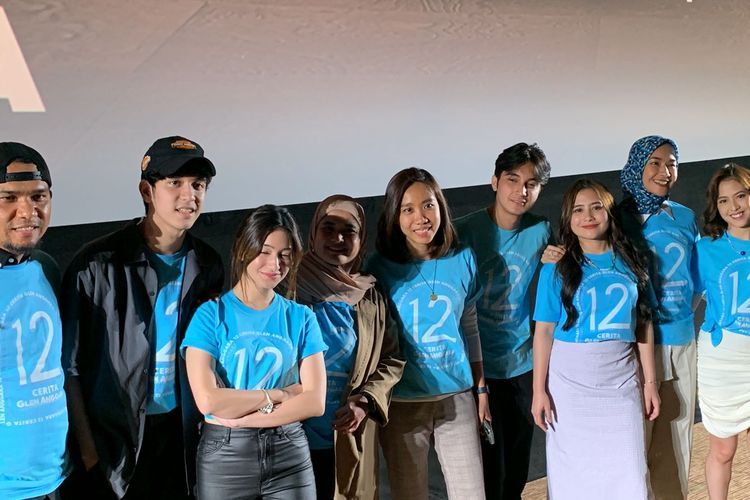 Para cast, sutradara dan produser film 12 Cerita Glen Anggara dalam perilisan trailer dan OST, di kawasan Epicentrum, Jakarta Selatan, Senin (18/7/2022).