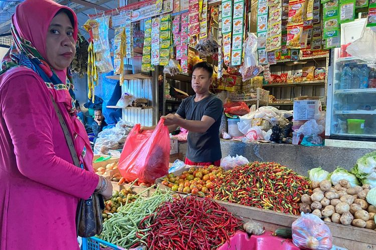 BBM Nonsubsidi Naik, Emak-emak di Makassar Menjerit: Rp 100.000 Tidak Cukup buat Belanja