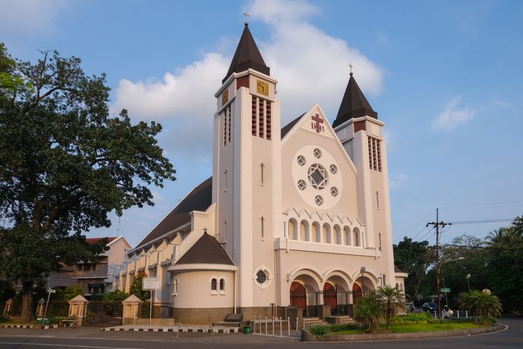 Gereja Katedral Santa Theresia atau Gereja Ijen di Malang