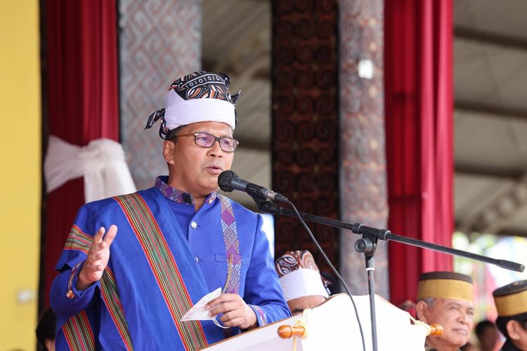 Wali Kota Makassar Mohammad Ramdhan Pomanto saat memberi sambutan dalam event Magical Toraja di Lapangan Bakti, Kecamatan Rantepao, Kabupaten Toraja Utara, Kamis (25/8/2022).

