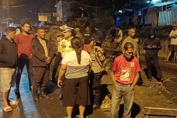 Dua kelompok pemuda di kawasan Kudamati, Kecamatan Nusaniwe, Kota Ambon terlibat bentrok, Minggu malam (5/3/2023)