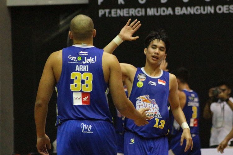 Satria Muda Pertamina saat menjalani laga semifinal kontra Pelita Jaya, Sabtu (23/11/2019)