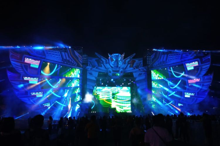 Suasana Stage Garuda Land saat DJ Disclosure tampil dalam acara Djakarta Warehouse Project (DWP) di JIExpo Kemayoran, Jakarta Pusat, Sabtu (14/12/2019) malam. 