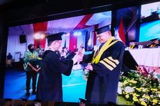 KSAD Dudung Dapat Gelar Doktoral dengan Predikat Cumlaude di Universitas Trisakti