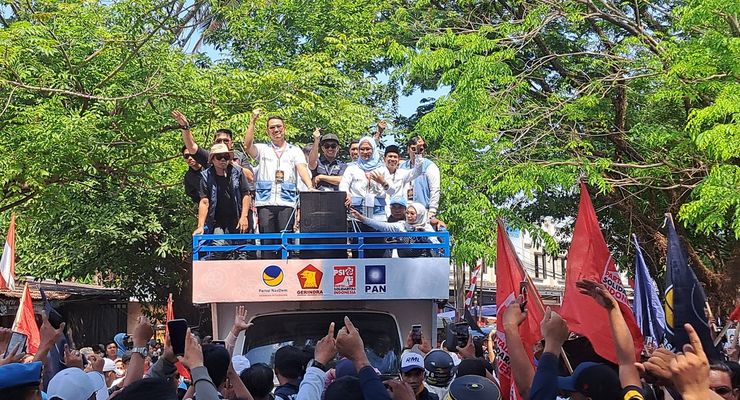 Naik Truk, Andi Seto-Rezki Mulfiati Daftar ke KPU Makassar