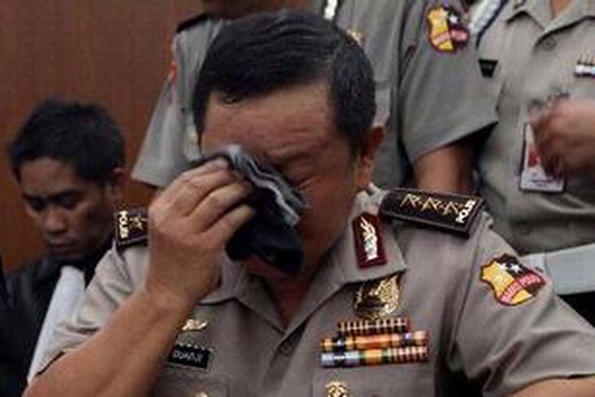 Terdakwa Komjen Susno Duadji bersiap menjalani sidang dengan agenda pembacaan vonis di Pengadilan Negeri Jakarta Selatan, Kamis (24/3/2011).  