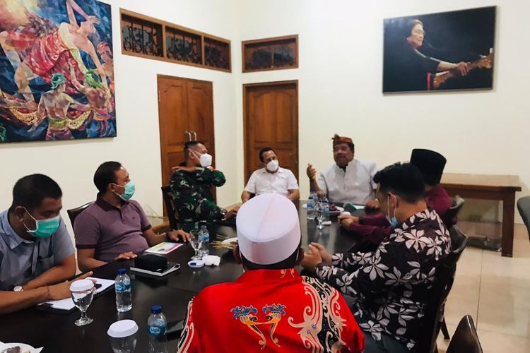 Bupati Buleleng rapat bersama Majelis Ulama Indonesia (MUI) Buleleng bersama jajaran Forkorpimda Buleleng di Rumah Jabatan Bupati Buleleng, Kamis (19/11/2020) kemarin.