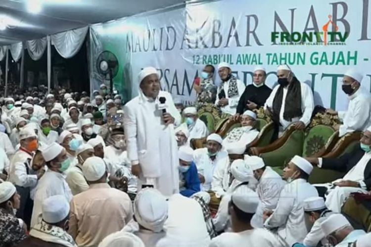 Pimpinan Front Pembela Islam (FPI) Rizieq Shihab saat berceramah dalam acara Maulid Nabi di kawasan Petamburan, Jakarta Pusat, Sabtu (14/11/2020)