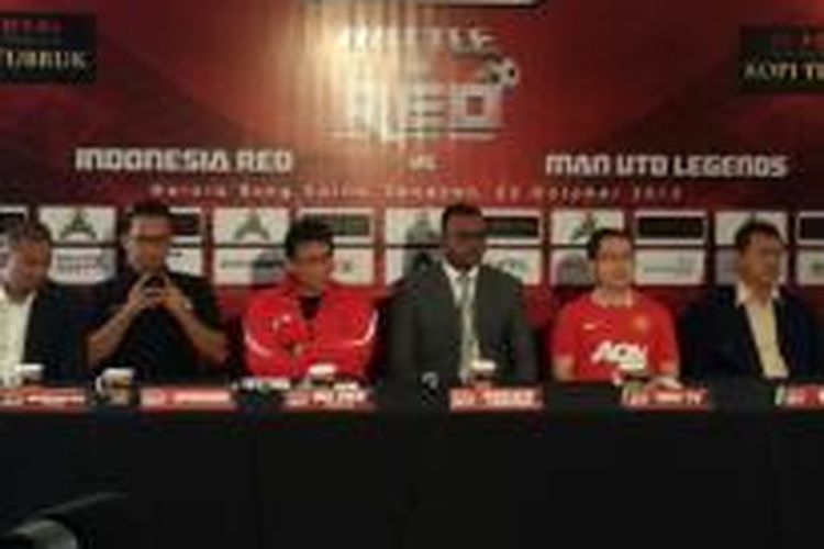 Jumpa pers konfirmasi kedatangan para legenda Manchester United di kawasan Jakarta Selatan, Jumat (6/9/2013). Para legenda Manchester United direncanakan akan bertanding melawan Indonesia Red pada 23 Oktober 2013.