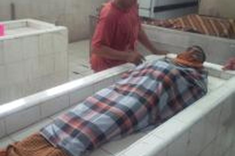 Jenazah korban penembakan oknum TNI terbaring di ruang jenazah RSUD Dr Pirngadi Medan