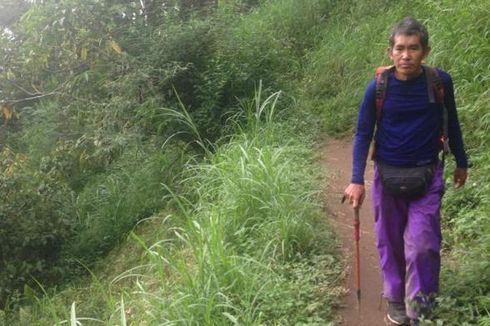 Willem Sigar Lihat Petilasan Makam di Puncak Gunung Sanggabuana