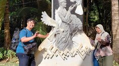 Lakukan Konservasi Burung Paruh Bengkok, Pasutri Dudi-Dwi Raih Beasiswa Kuliah S2-S3 UGM