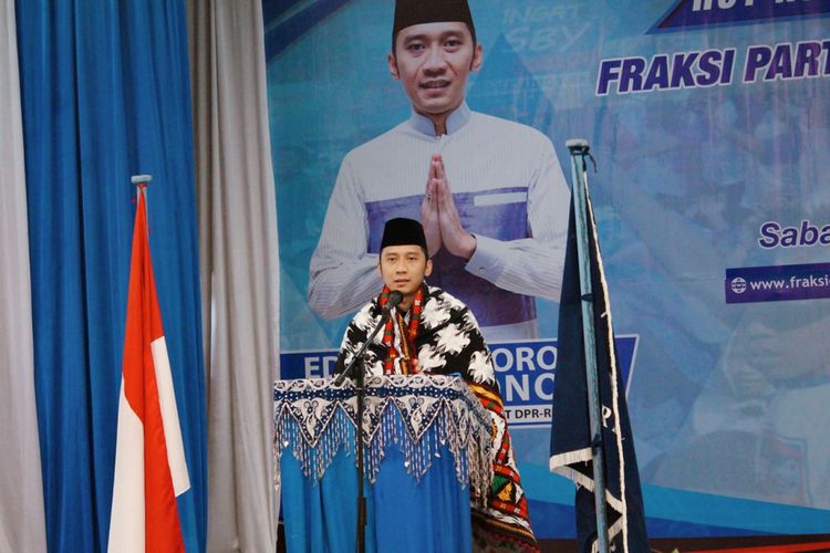 Ketua Fraksi Partai Demokrat, Edhie Baskoro Yudhoyono (Ibas), saat memberikan sambutan pada acara Saweu Aceh di Gedung Olah Seni Takengon, Aceh Tengah, (Jumat (21/9/2018).