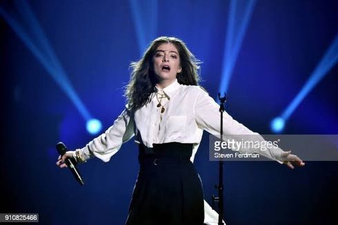 Lirik dan Chord Lagu Glory and Gore - Lorde 