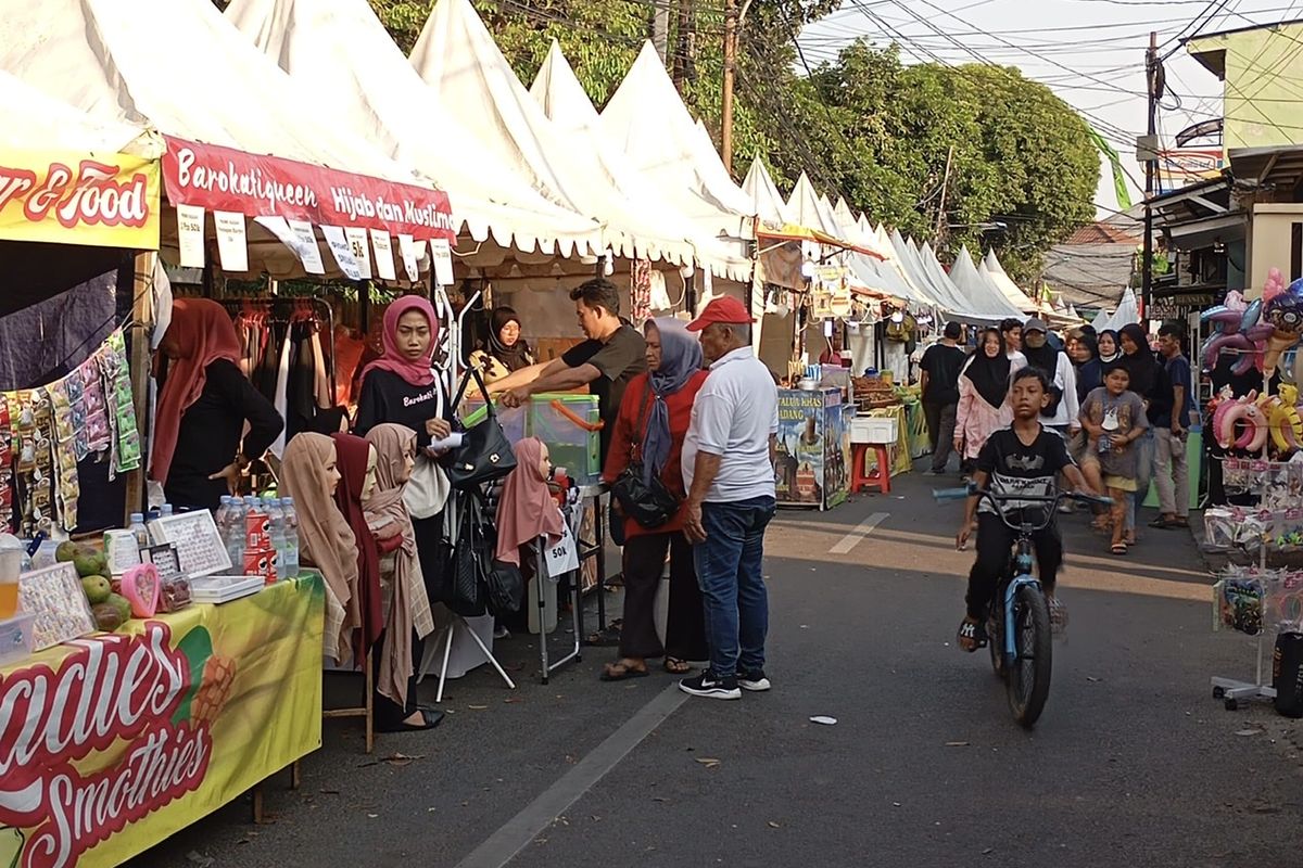 Festival budaya dan UMKM bertajuk “Hajat Betawi Condet” kembali digelar di sepanjang Jalan Batuampar 3-Jalan Masjid Al Khairat, Batu Ampar, Kramat Jati pada 7-8 September 2024. Dalam acara Hajat Betawi Condet, ada sekitar 100 UMKM yang terdiri mulai dari kuliner, fesyen, cenderamata, dan permainan anak.