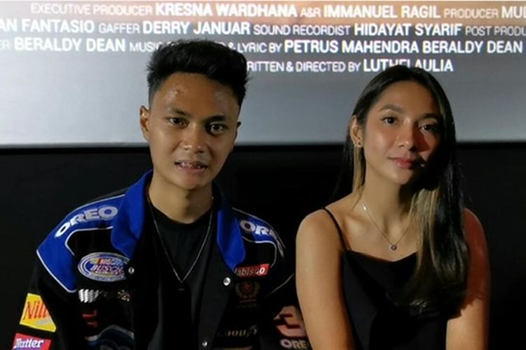 Penyanyi Petrus Mahendra dan Dinda Kirana di CGV Grand Indonesia, Rabu (22/12/2021).