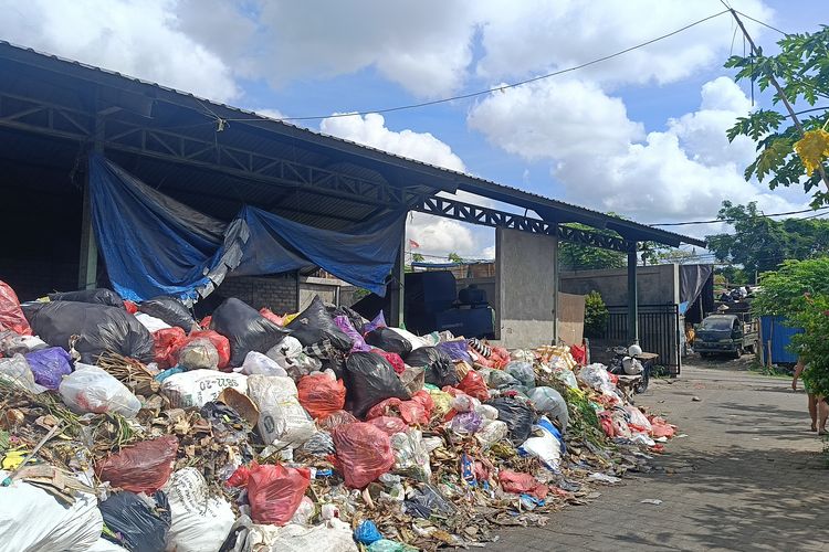 Kondisi tumpukan sampah di Bali. 