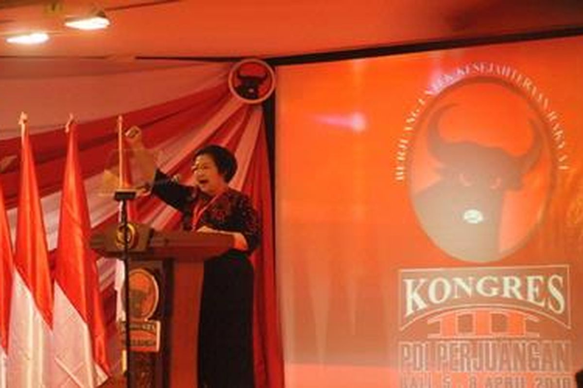 Ketua Umum PDI-P Megawati Soekarnoputri ketika menyampaikan pidato politiknya dalam acara pembukaan Kongres III PDI-P di Hotel Inna Grand Bali Beach, Selasa (6/4/2010).