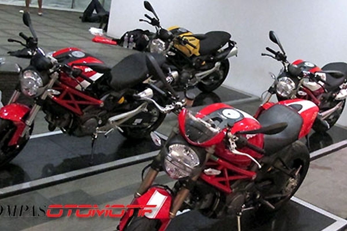 Inilah beberapa varian Ducati Monster yang dipajang Ducati Indonesia dalam peluncuran Monster 795 ABS.