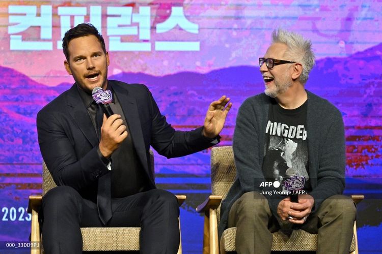 Aktor Chris Pratt (kiri) dan sutradara James Gunn berbicara di konferensi pers film Guardians of the Galaxy: Vol. 3 di Seoul, Korea Selatan, pada 8 April 2023. 