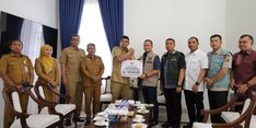 Walkot Agung Serahkan Bantuan Rp 1,5 Miliar ke Sumut, Gubsu Bobby: Tanda Persahabatan Pekanbaru–Sumut