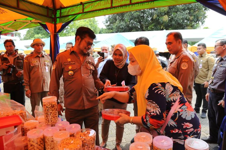 Mentan SYL menghadiri penutupan bazar Ramadhan Kementan, Selasa (18/4/2023).