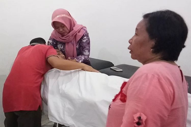 Korban M Alfad (14) pelajar SMP yang tewas tenggelam di waduk, ketika mengikuti acara perkemahan dalam peringatan HUT Pramuka di Kabupaten Pali, Sumatera Selatan.