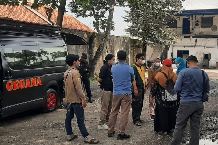 Tunggu Hasil Lab, Warga Terdampak Kebocoran Gas Pabrik di Sleman Beli Air untuk Kebutuhan Minum Sehari-hari