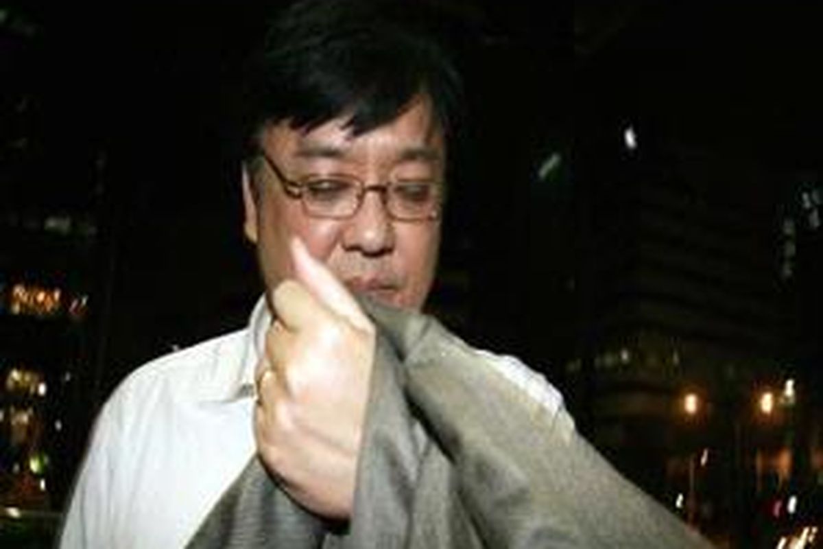 Presiden Direktur PT First Media Tbk, Billy Sindoro saat ditangkap penyidik Komisi Pemberantasan Korupsi (KPK) Jakarta. Selasa (16/9) malam. Presiden Direktur PT First Media Tbk, Billy Sindoro diduga telah melakukan penyuapan terhadap Anggota KKPU M Iqbal di Hotel Aryaduta.  