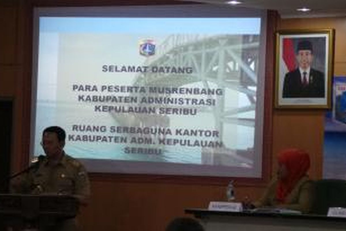 Gubernur DKI Jakarta Basuki Tjahaja Purnama saat memberi pengarahan di musyawarah perencanaan pembangunan (musrenbang) Kepulauan Seribu, Pulau Pramuka, Selasa (7/4/2015). 