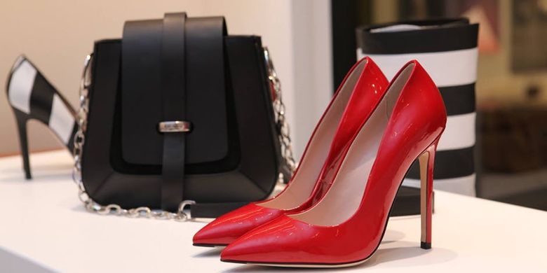 Ilustrasi high heels stiletto, salah satu jenis sepatu hak tinggi.
