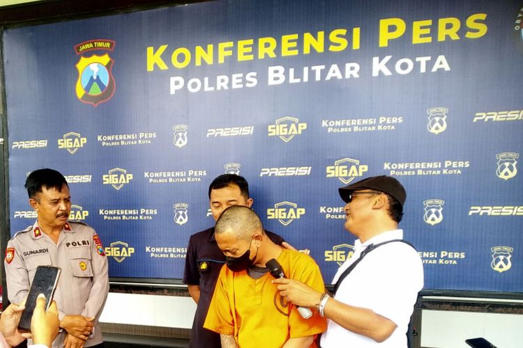 Pelaku berinisial G alias Gundul dihadirkan pada konferensi pers di Kantor Polres Blitar Kota, Kamis (2/2/2023)