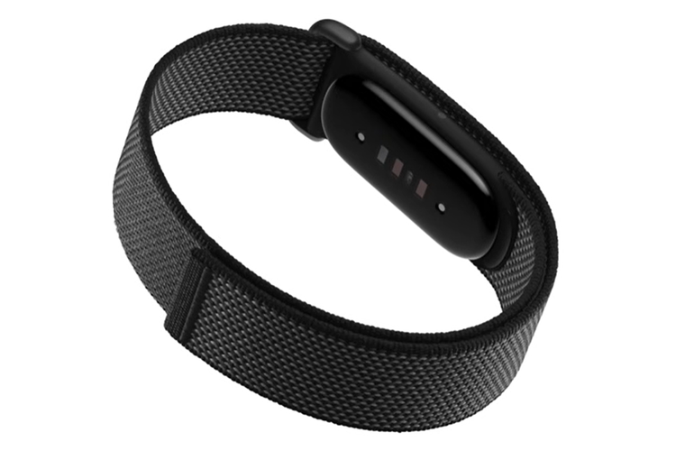 Modul sensor di balik gelang tracker Fitbit Air yang bisa merekam dan memantau aktivitas olahraga.