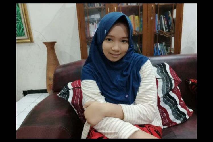 Rizqi Nabila Ramadhani m3njadi mahasiswi termuda FK Unair yang berusia 15 tahun 8 bulan. 