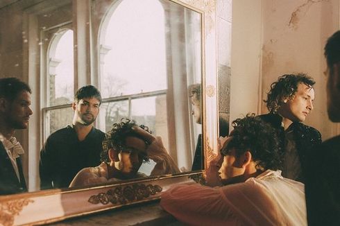 Lirik dan Chord Lagu Give Yourself a Try - The 1975