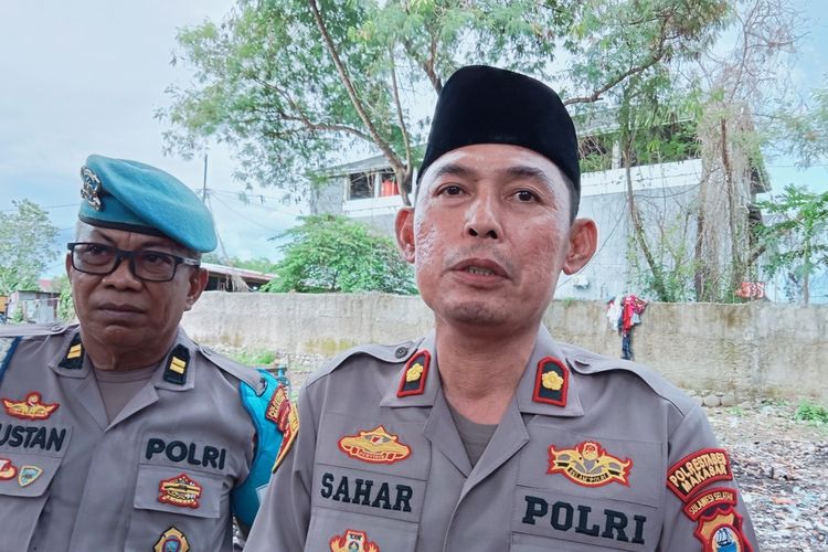 Kapolsek Panakkukang Kompol Saharuddin yang diwawancarai awak media di kediaman Jampang di Jalan Adiyaksa 7, Kecamatan Panakkukang, Kota Makassar, Sulawesi Selatan (Sulsel). Rabu (10/5/2023)